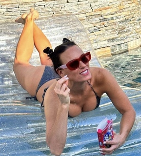 Heidi D'Amelio feet photo thumbnail