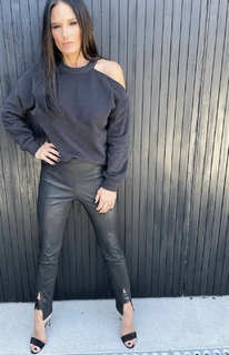 Heidi D'Amelio feet photo thumbnail