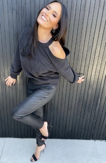 Heidi D'Amelio feet photo thumbnail