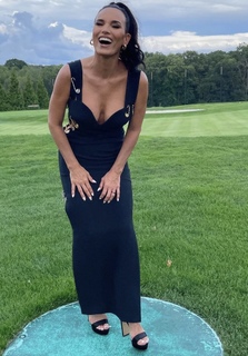 Heidi D'Amelio feet photo thumbnail