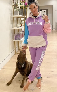 Heidi D'Amelio feet photo thumbnail