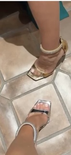 Heidi D'Amelio feet photo thumbnail