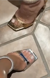 Heidi D'Amelio feet photo thumbnail