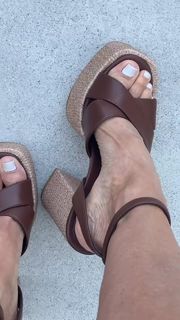 Heidi D'Amelio feet photo thumbnail
