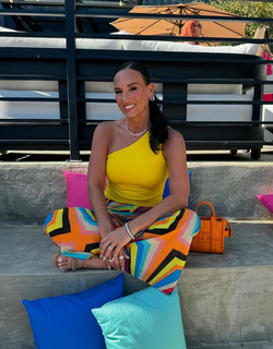 Heidi D'Amelio feet photo thumbnail