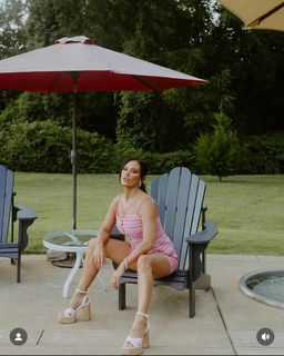 Heidi D'Amelio feet photo thumbnail