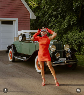 Heidi D'Amelio feet photo thumbnail