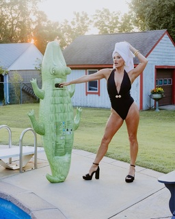 Heidi D'Amelio feet photo thumbnail