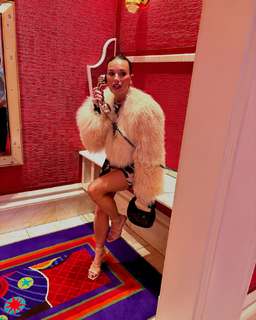 Heidi D'Amelio feet photo thumbnail