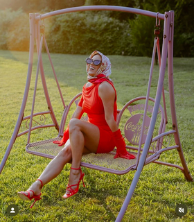 Heidi D'Amelio feet photo thumbnail