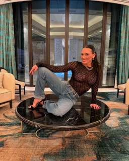 Heidi D'Amelio feet photo thumbnail