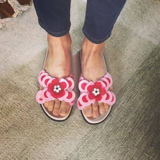 Heidi Gardner feet photo thumbnail
