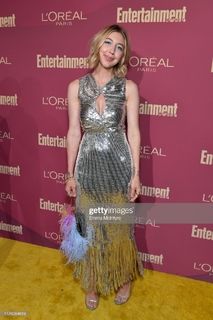 Heidi Gardner feet photo thumbnail