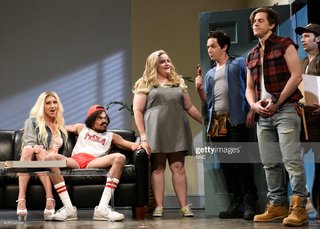 Heidi Gardner feet photo thumbnail