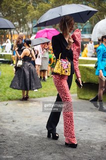 Heidi Gardner feet photo thumbnail