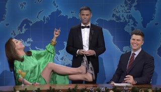 Heidi Gardner feet photo thumbnail