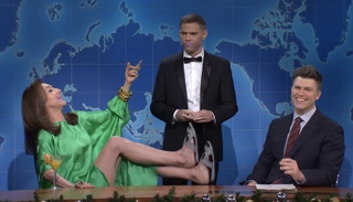 Heidi Gardner feet photo thumbnail