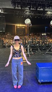 Heidi Gardner feet photo thumbnail