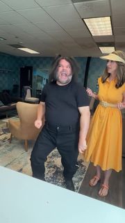 Heidi Gardner feet photo thumbnail