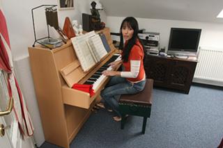 Heidi Janku feet photo 8
