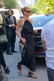Heidi Klum feet photo thumbnail