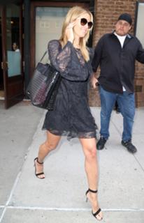 Heidi Klum feet photo thumbnail