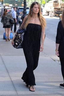 Heidi Klum feet photo thumbnail