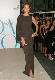 Heidi Klum feet photo thumbnail