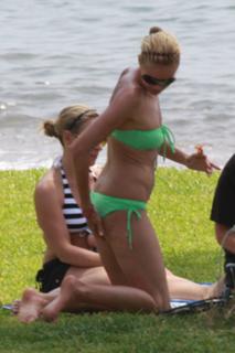 Heidi Klum feet photo thumbnail