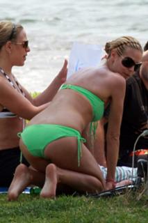 Heidi Klum feet photo thumbnail