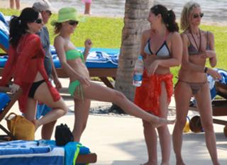 Heidi Klum feet photo thumbnail