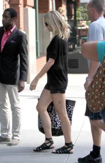 Heidi Klum feet photo thumbnail