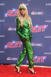 Heidi Klum feet photo thumbnail