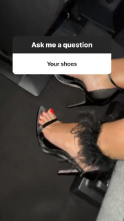 Heidi Klum feet photo thumbnail