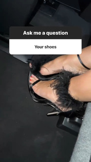 Heidi Klum feet photo thumbnail