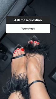 Heidi Klum feet photo thumbnail