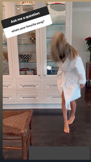 Heidi Klum feet photo thumbnail