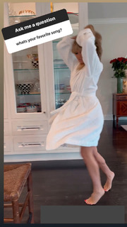 Heidi Klum feet photo thumbnail