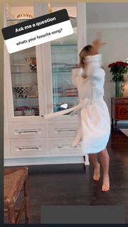 Heidi Klum feet photo thumbnail