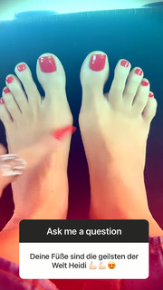 Heidi Klum feet photo thumbnail