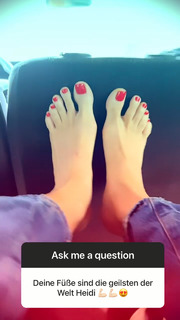 Heidi Klum feet photo thumbnail