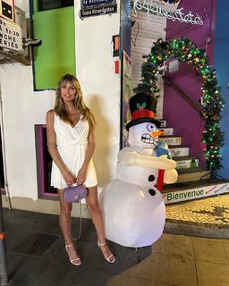 Heidi Klum feet photo thumbnail