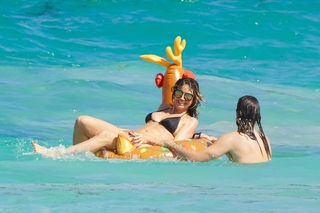 Heidi Klum feet photo thumbnail