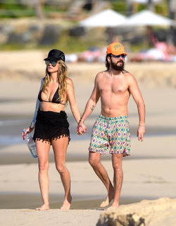 Heidi Klum feet photo thumbnail