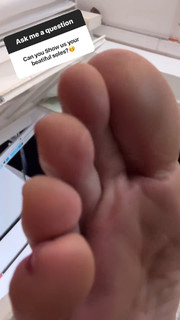 Heidi Klum feet photo thumbnail