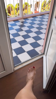 Heidi Klum feet photo thumbnail