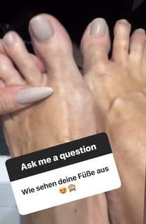 Heidi Klum feet photo thumbnail