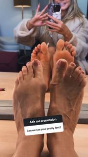 Heidi Klum feet photo thumbnail