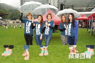 Heidi Lee feet photo 6