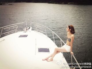Heidi Lee feet photo 10